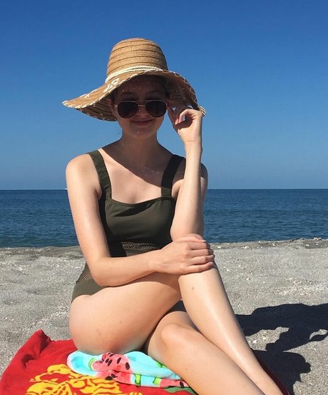 Extraseedless erotic pornstar gallery