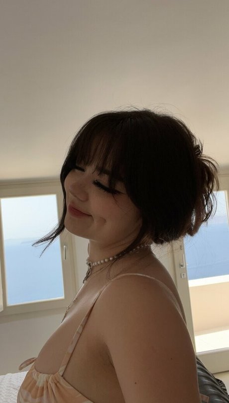 Yecamille model exclusive pic