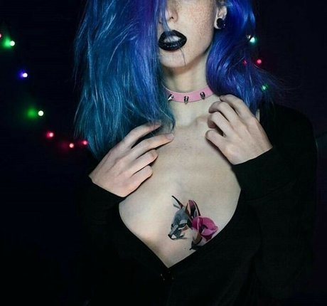 Rocken Rollia star adult picture