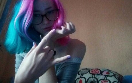 Rocken Rollia pornstar erotic img