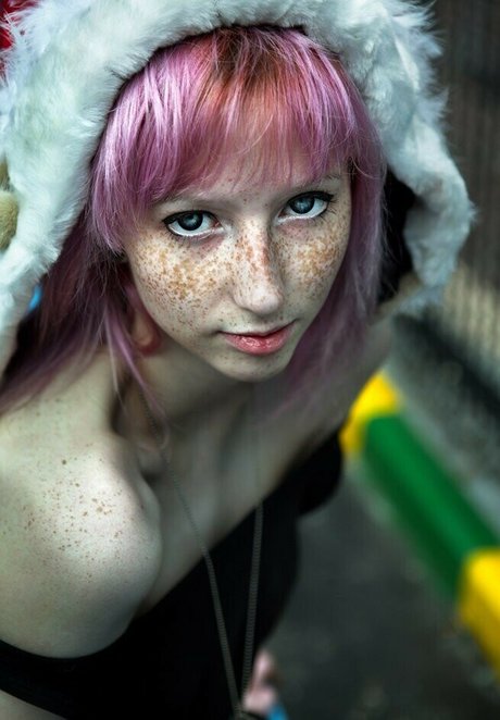 Rocken Rollia free model images