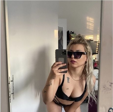 skinny babe onlyfans art naked picture