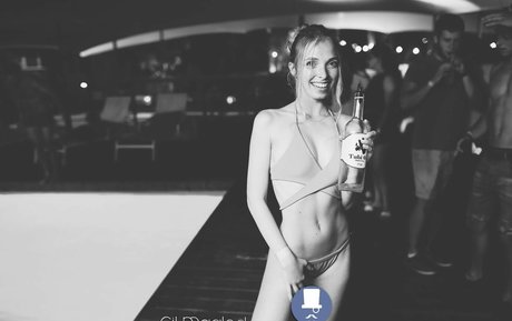 Tiny Miny Mo sexy actress photos