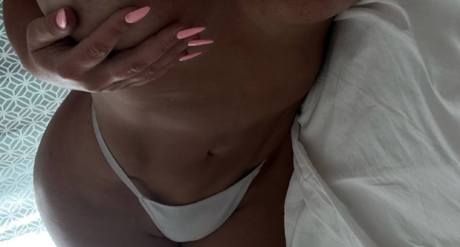 Agos Meinardi model hot pic