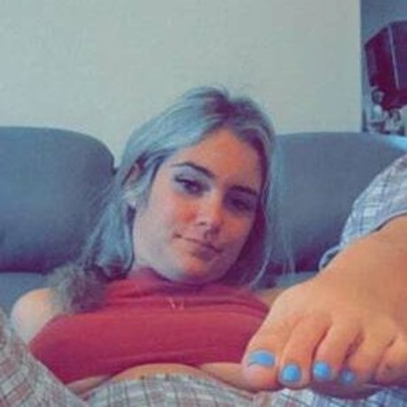 Yourfavemom nudes actress pic