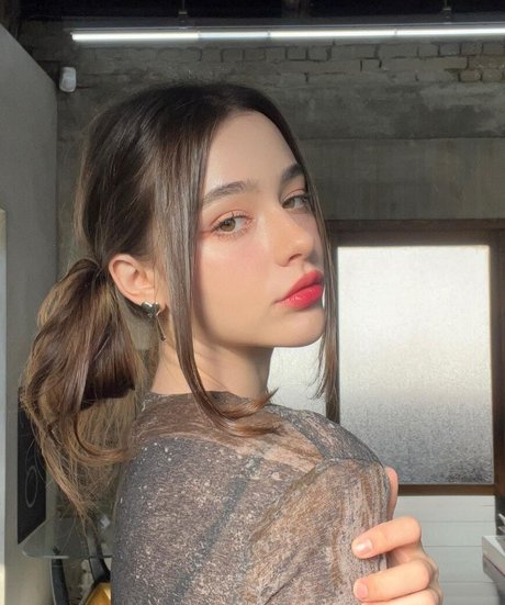 Dasha Tarab hd actress images