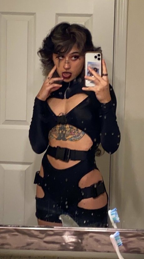 Missinghalo model sexy pics