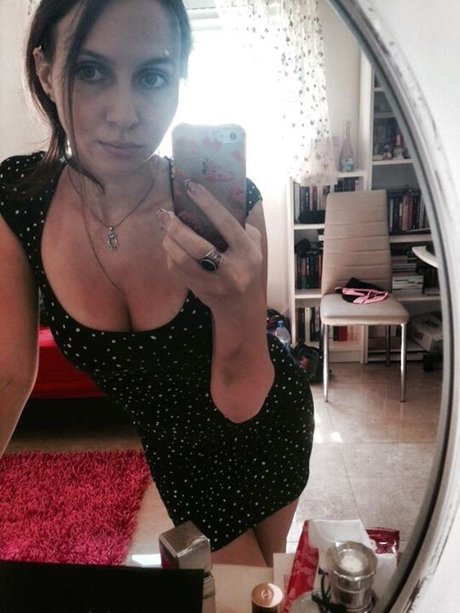 Jennie Naz sexy actress img