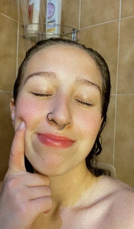 Tsuki Chan exclusive actress photo