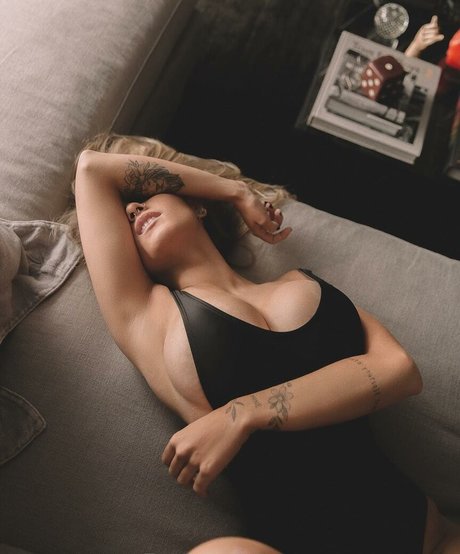 Jessyka Mourao star naked pic