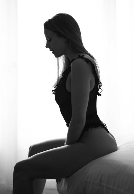 Carovlln sexy model photo