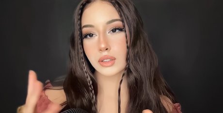 Shiny ASMR model hot archive