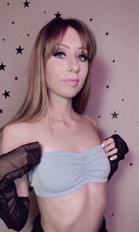 Daphne Dare pornstar nude picture