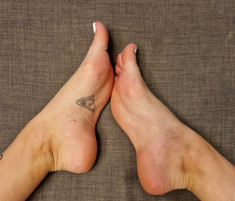 Livie Feet model erotic images