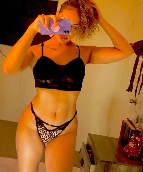 ThatThickPaige erotic actress pic