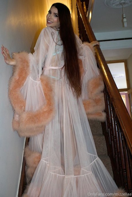 Mizz Ellaa ASMR beautiful model gallery