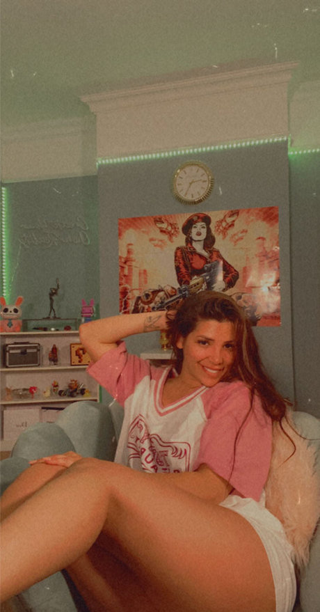 Mizz Ellaa ASMR pretty pornstar img