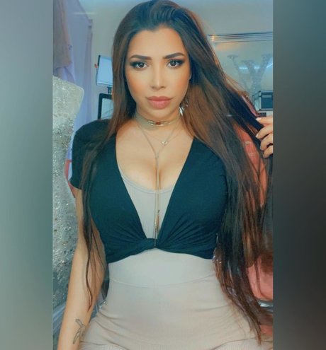 Mizz Ellaa ASMR exclusive star image