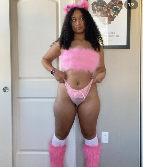 Curlybeanraver pornstar naked pic