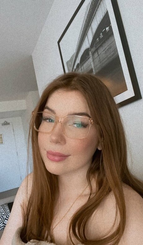 _redheadnxtdoor star high quality img