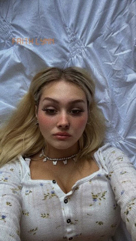 Faith Lynn star sexy images