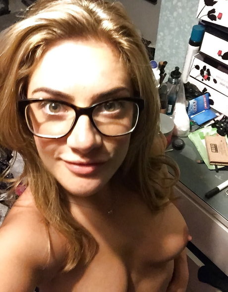 Isabel Hodgins nice star pictures