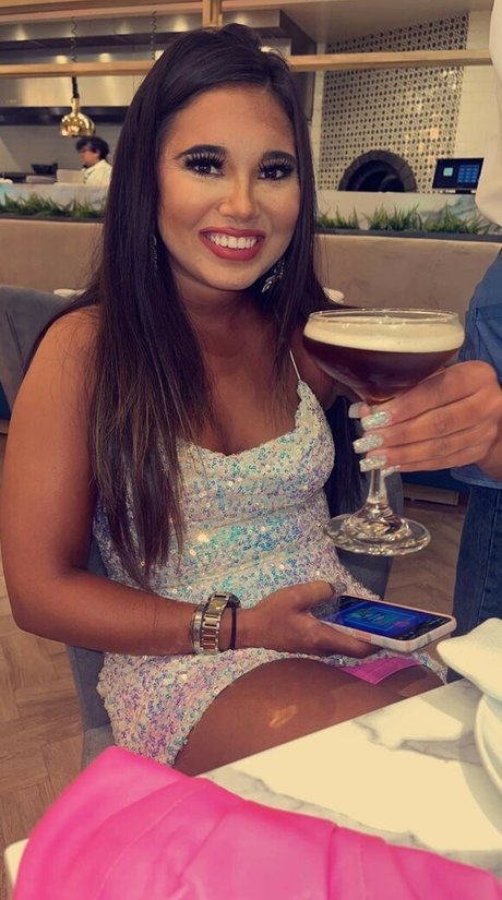 Shari G model hd pic