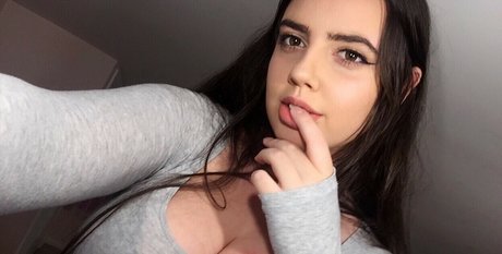 okmilky model hot picture