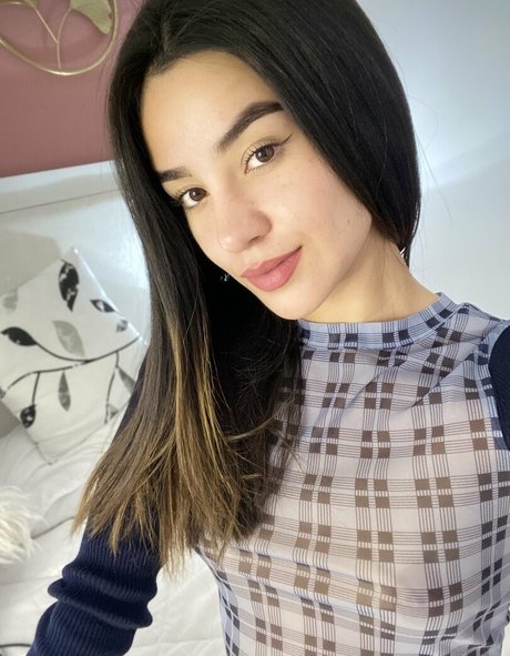 carolcor21 art model pic