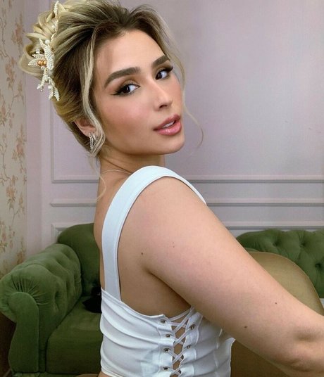 LoryLives hd pornstar photo