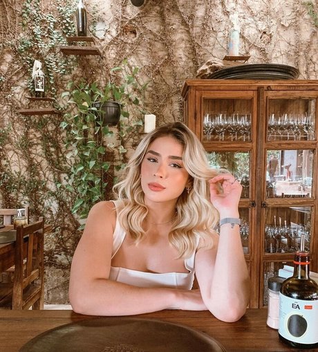 LoryLives star free pic