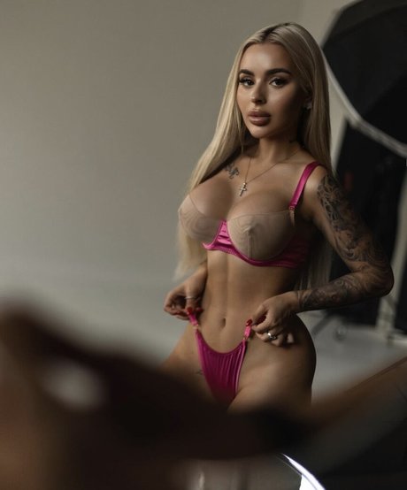 Vlada Capeloon pretty pornstar image