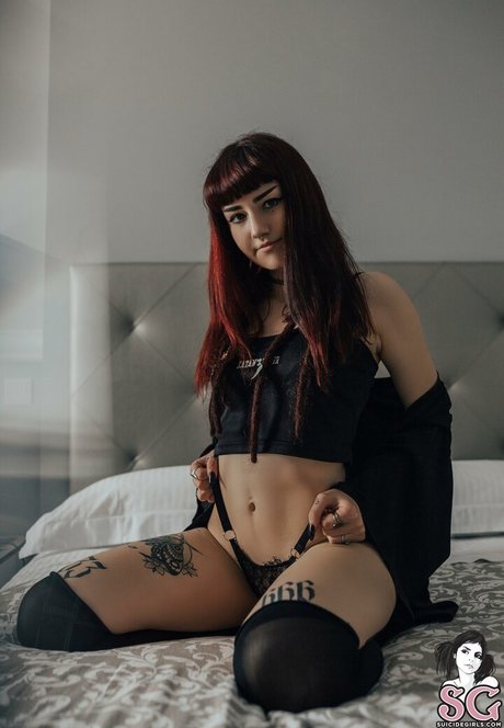 Lunathefairyy model top galleries