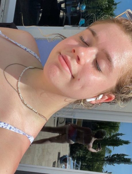 krissykream69 model erotic picture