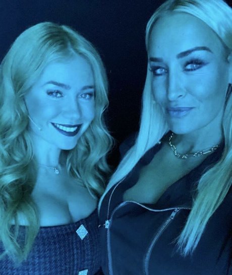 Sarah Connor star sexy image