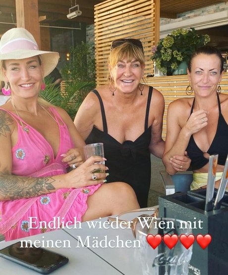 Sarah Connor naked star pic