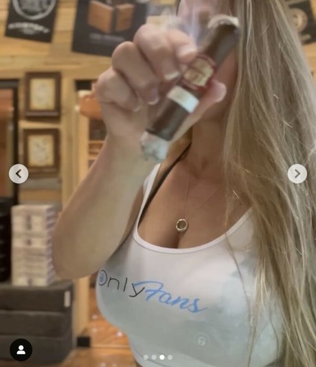 shemale handjob onlyfans beautiful nude pic