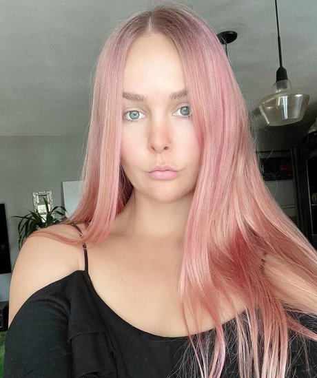 Athena Lundberg model adult pic