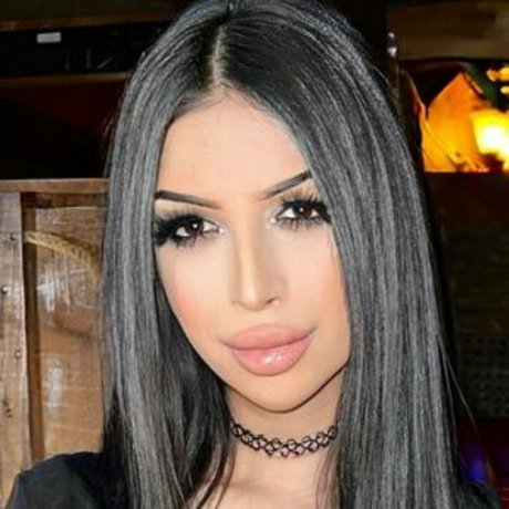 TS Arianna model exclusive photos