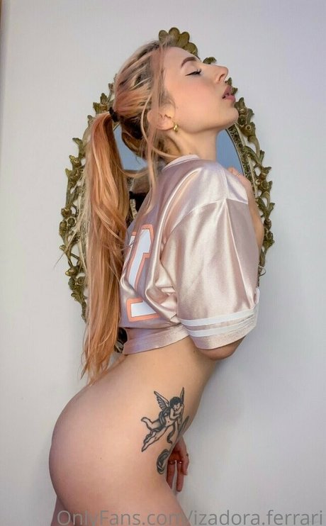 Izadora Ferrari nude actress pics