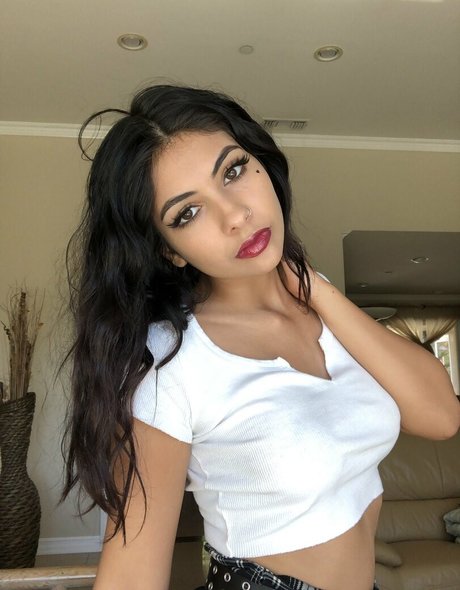 Dogluver007 model erotic photo