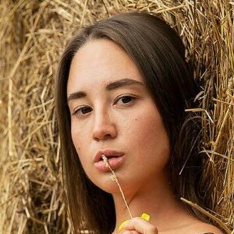 Pretty Mary art actress picture