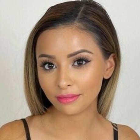 Iris In The Kitchen star high quality image