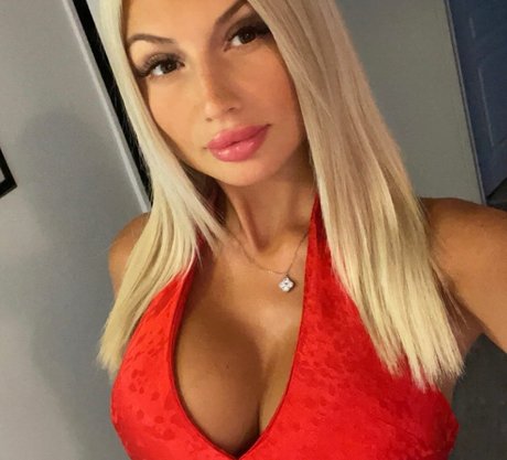 Leakrrs perfect model picture