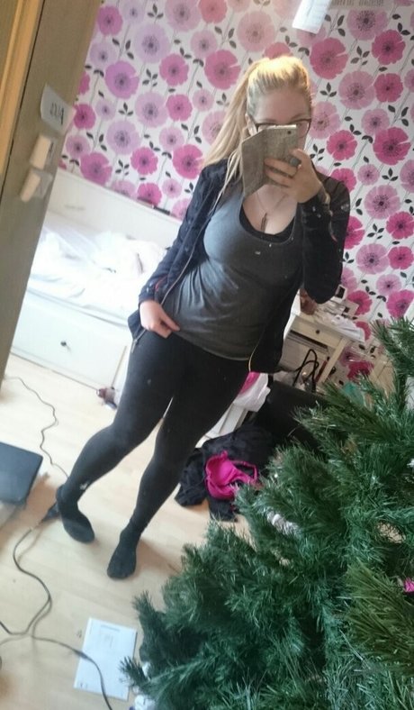 Piamay exclusive model photo