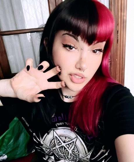 Draculonaa high quality star pics