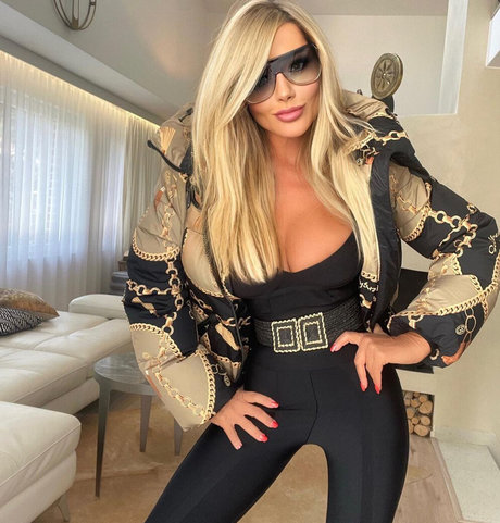 Lenka Dragounova art star gallery