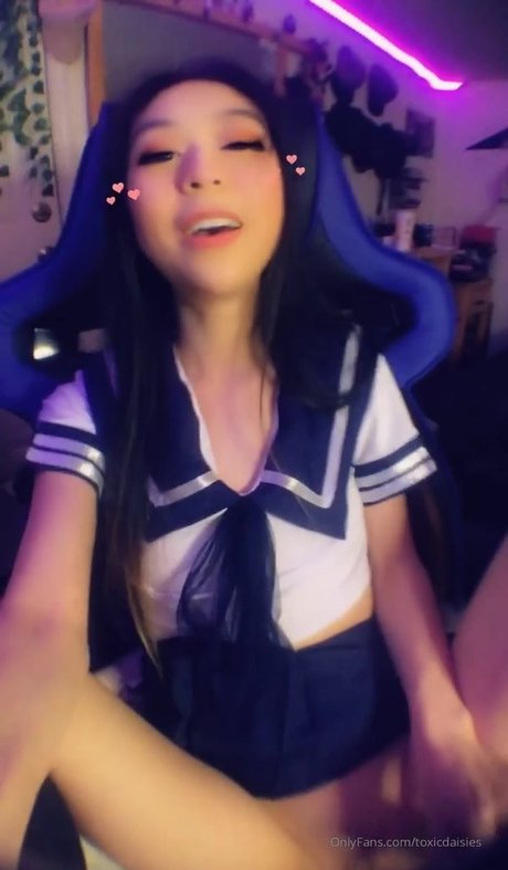 ToxicDaisies model nude pic