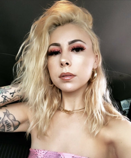 Lil Debbie art star photos