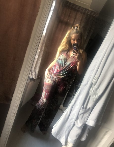 Siobhan Graves star adult archive